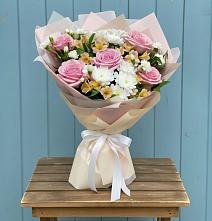 Букет цветов из:  Гвоздики, Орхидеи и Розы в Кашарах