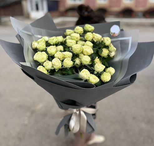 Букет Белые кустовые розы Солинеро в Кашарах