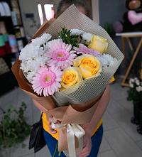 Букет цветов из:  Герберы, Розы и Хризантемы в Кашарах