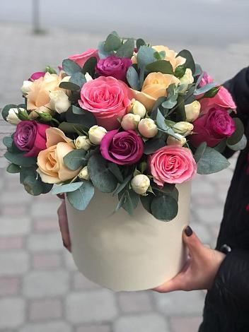 Цветочная композиция из Розы в шляпной коробке в Кашарах
