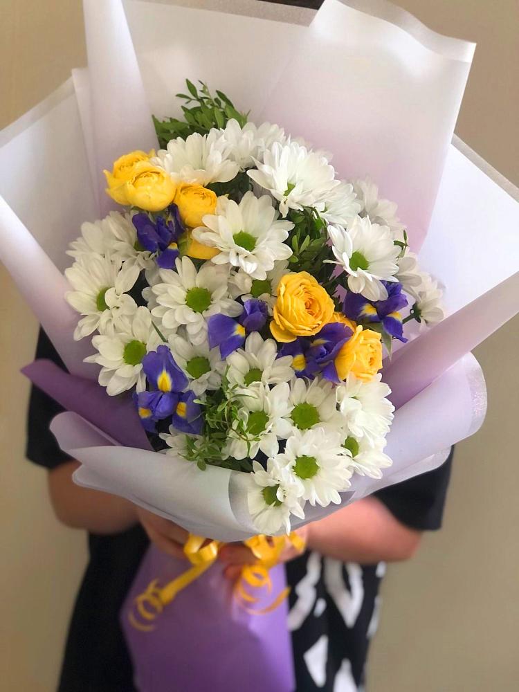 Букет цветов из: Ирисы, Хризантемы и Розы в Кашарах